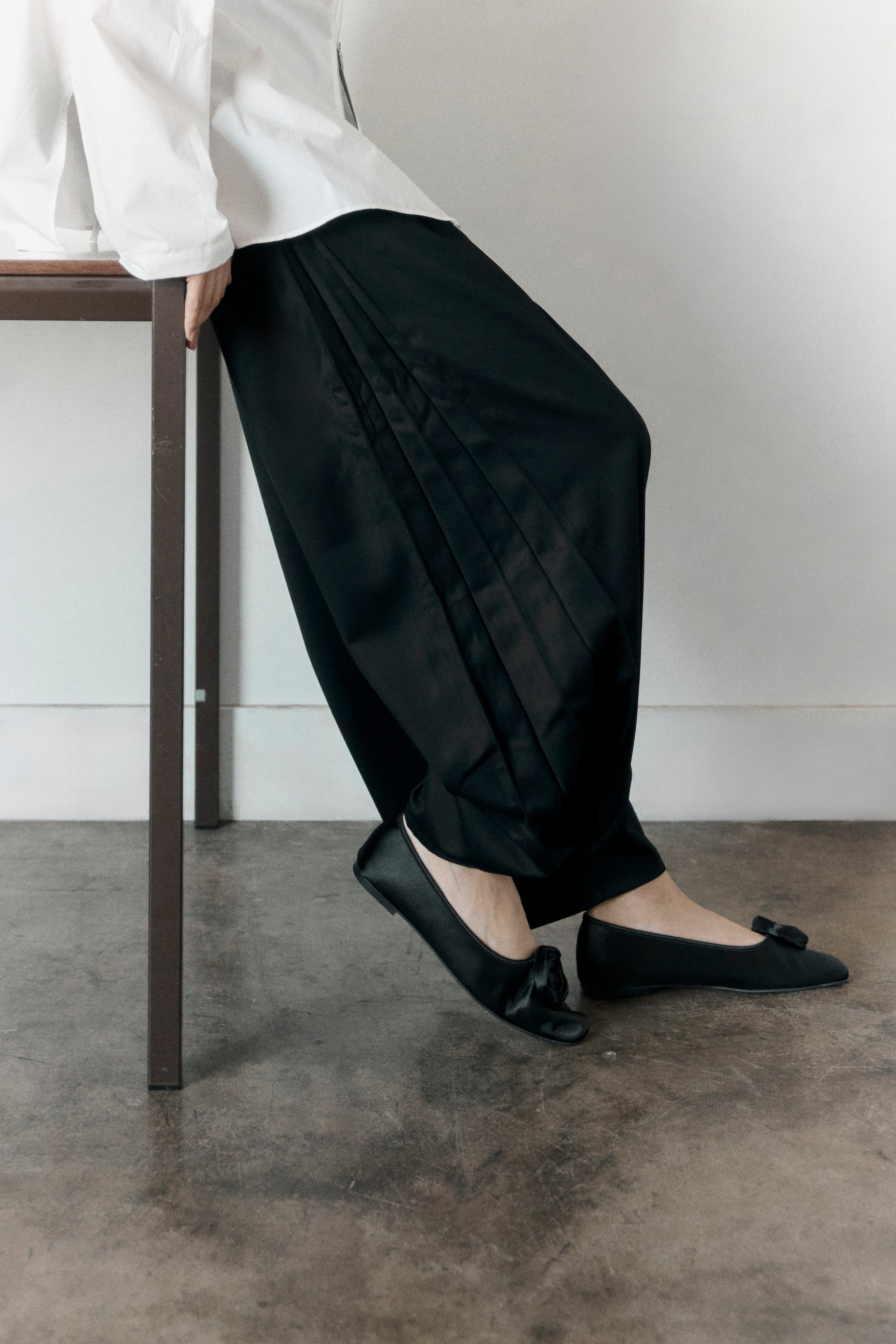 Anaya Side-Pleat Barrel Pant - Image 7