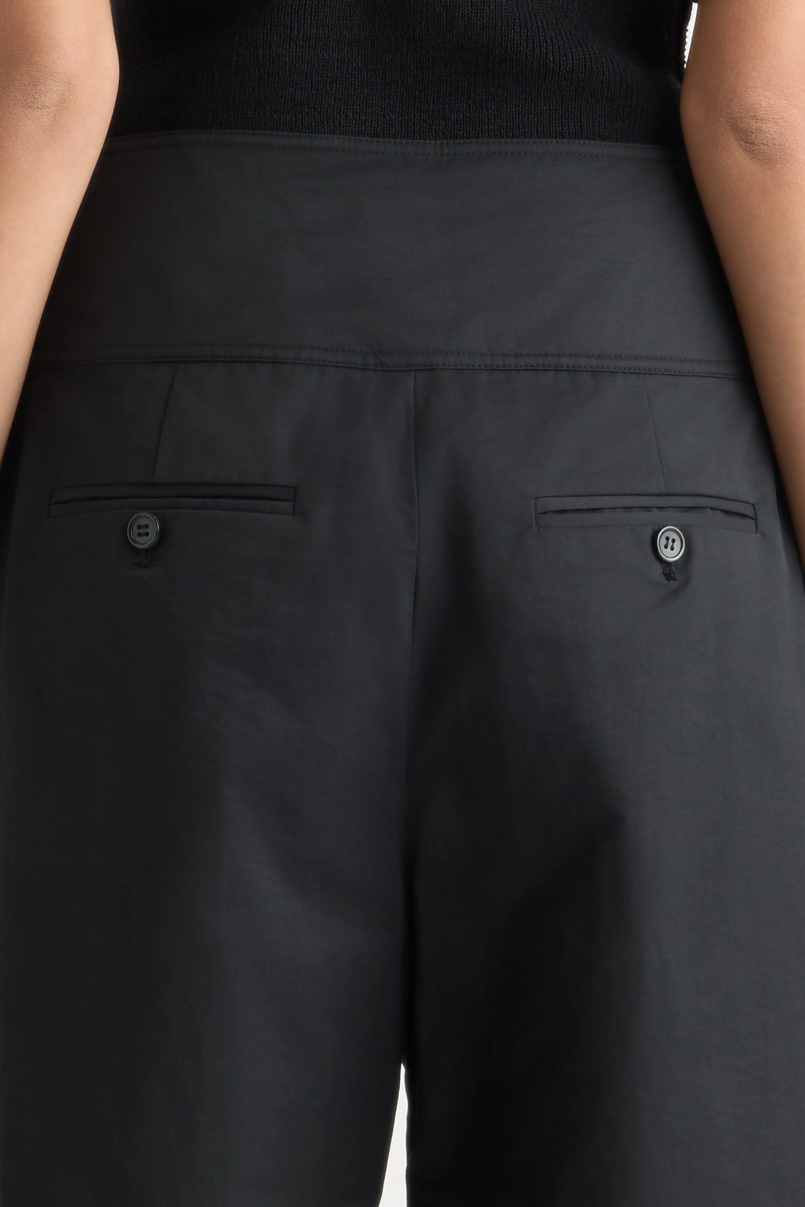 Arlo Cotton Bermuda Short - Image 8
