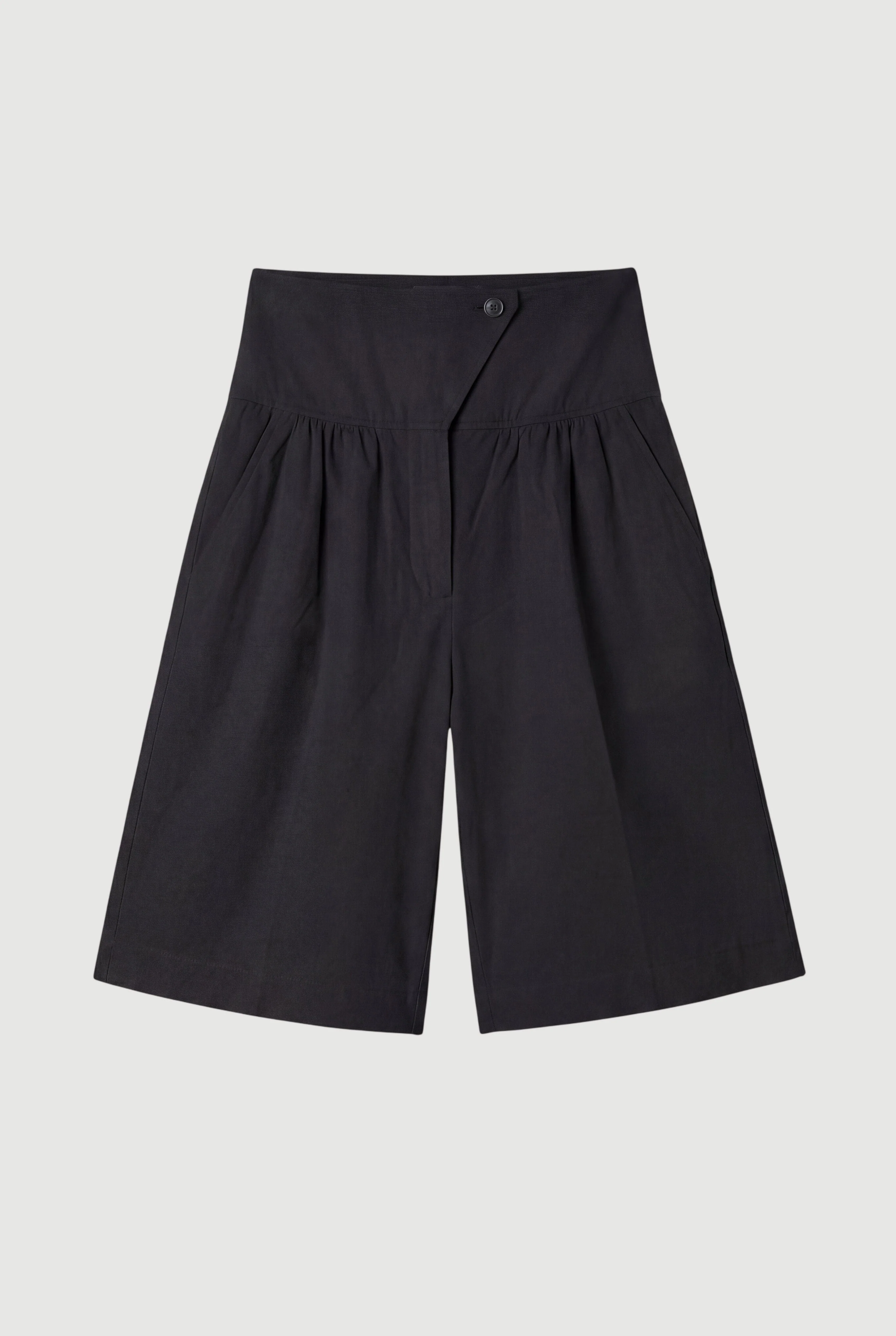 Arlo Cotton Bermuda Short - Image 9